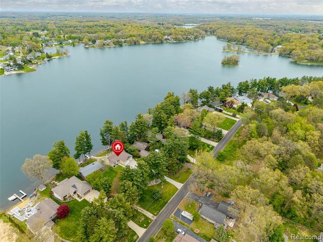 11274 Oakwood Drive, Jerome, MI 49249