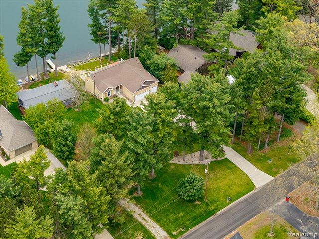11274 Oakwood Drive, Jerome, MI 49249