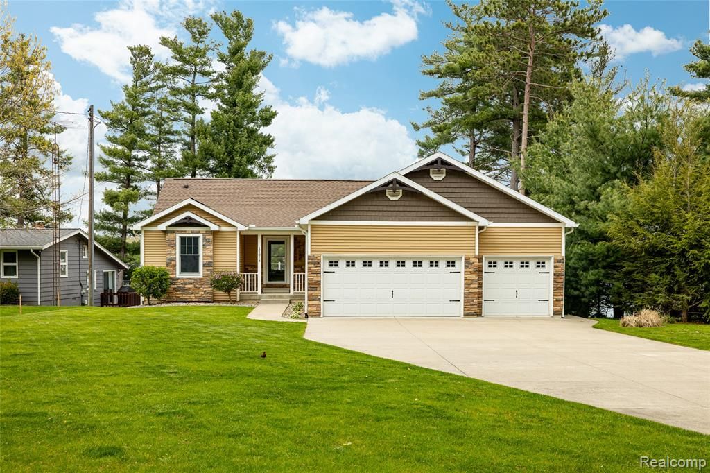11274 Oakwood Drive, Jerome, MI 49249