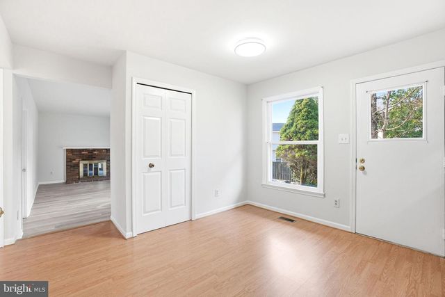 9713 WATERLINE DR, Burke, VA 22015