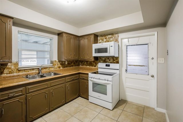 1710 NW 109th St, Miami, FL 33167