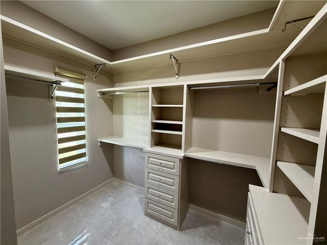 912 W Cheyenne Avenue, Pharr, TX 78577