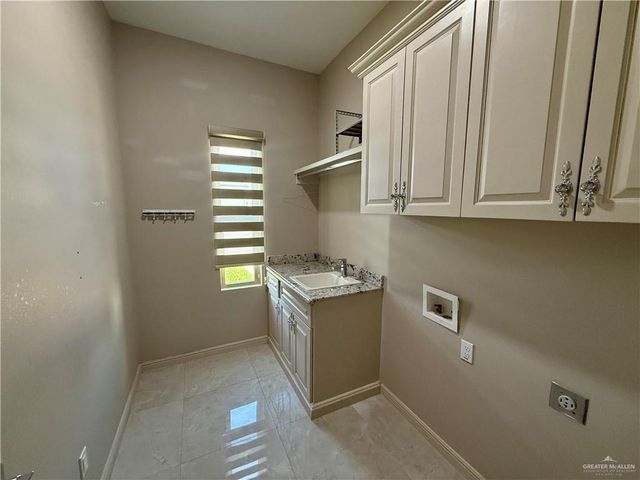 912 W Cheyenne Avenue, Pharr, TX 78577