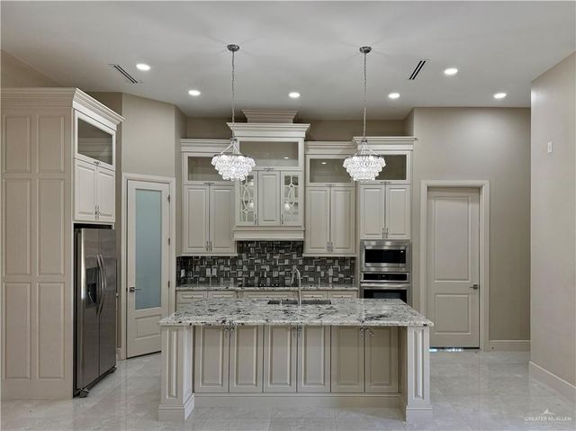 912 W Cheyenne Avenue, Pharr, TX 78577