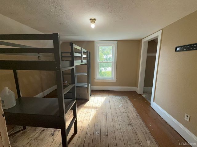 515 E Prospect Street, Munising, MI 49862