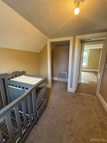 515 E Prospect Street, Munising, MI 49862