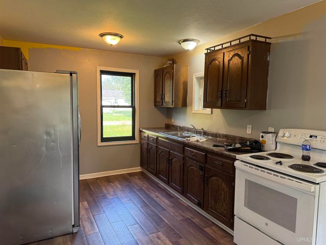 515 E Prospect Street, Munising, MI 49862