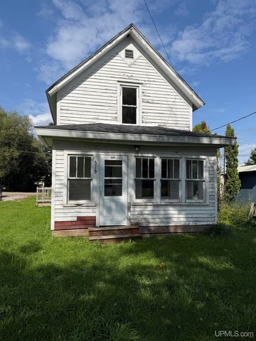 515 E Prospect Street, Munising, MI 49862