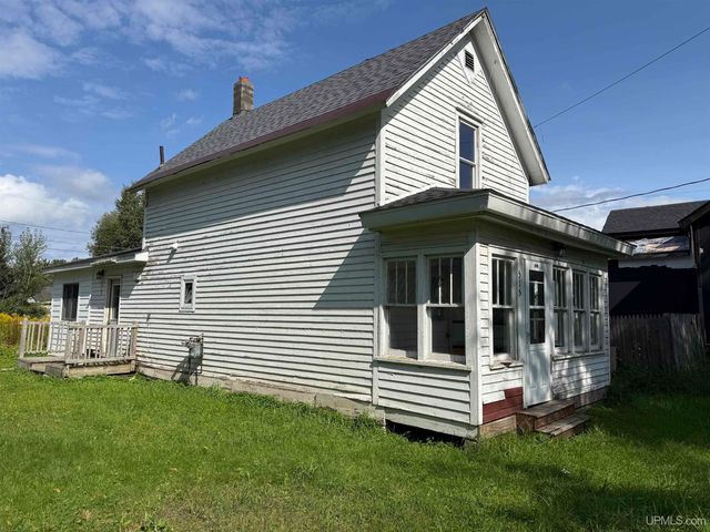 515 E Prospect Street, Munising, MI 49862