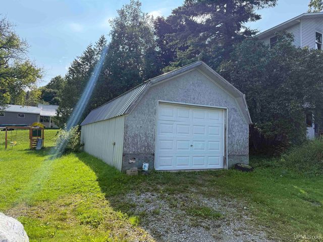 515 E Prospect Street, Munising, MI 49862