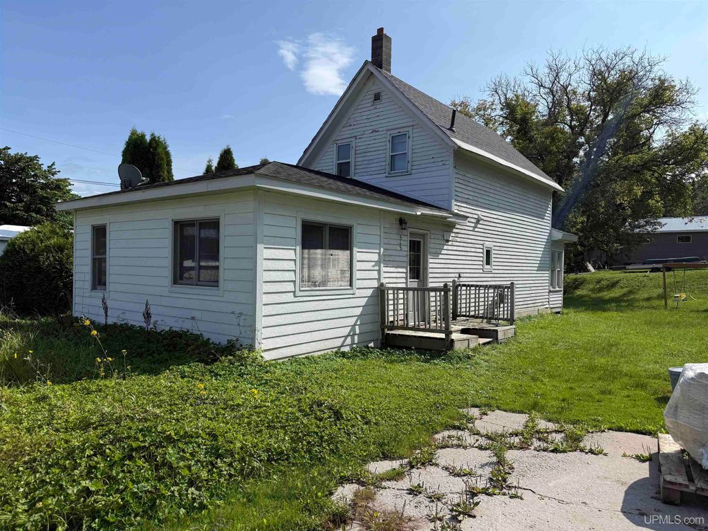 515 E Prospect Street, Munising, MI 49862