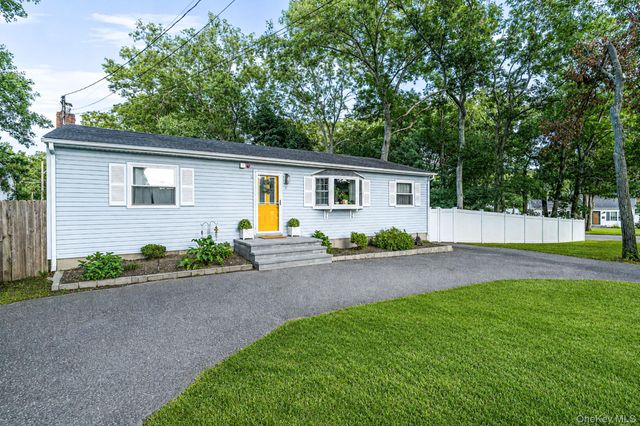 3 Newcomb Trail, Ridge, NY 11961