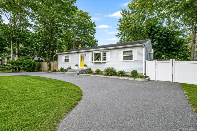 3 Newcomb Trail, Ridge, NY 11961