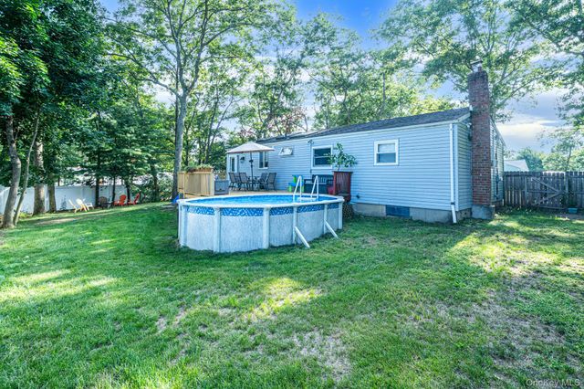 3 Newcomb Trail, Ridge, NY 11961
