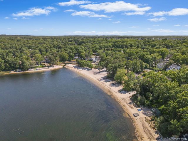 3 Newcomb Trail, Ridge, NY 11961