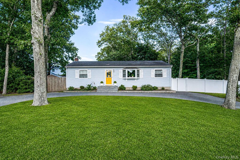 3 Newcomb Trail, Ridge, NY 11961