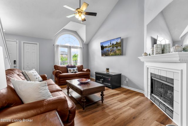 3901 Meadow Ridge Pl, Louisville, KY 40218