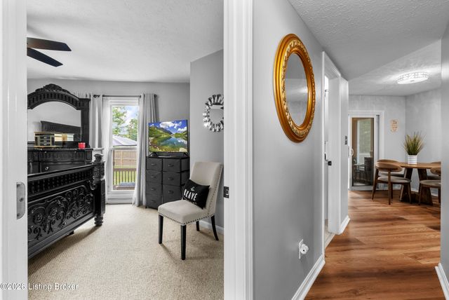 3901 Meadow Ridge Pl, Louisville, KY 40218