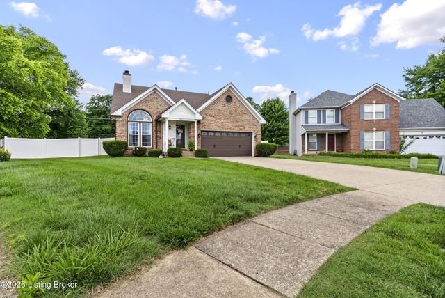 3901 Meadow Ridge Pl, Louisville, KY 40218