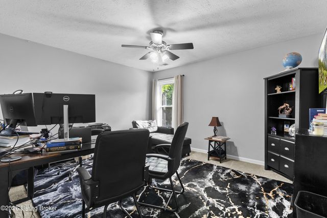 3901 Meadow Ridge Pl, Louisville, KY 40218