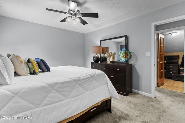 3901 Meadow Ridge Pl, Louisville, KY 40218