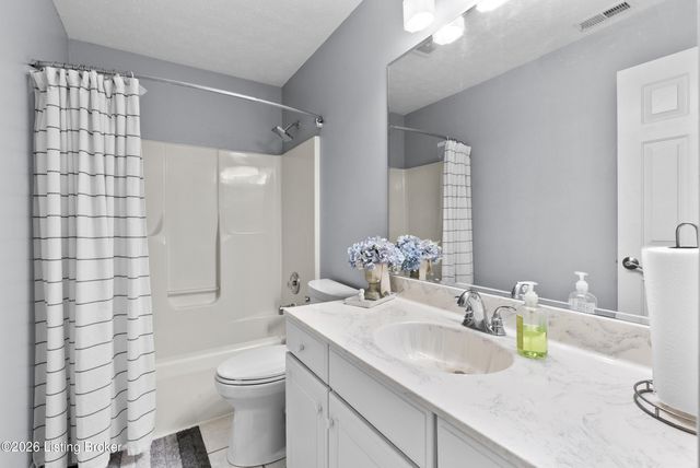 3901 Meadow Ridge Pl, Louisville, KY 40218