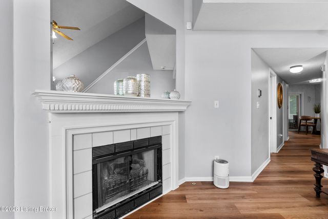 3901 Meadow Ridge Pl, Louisville, KY 40218