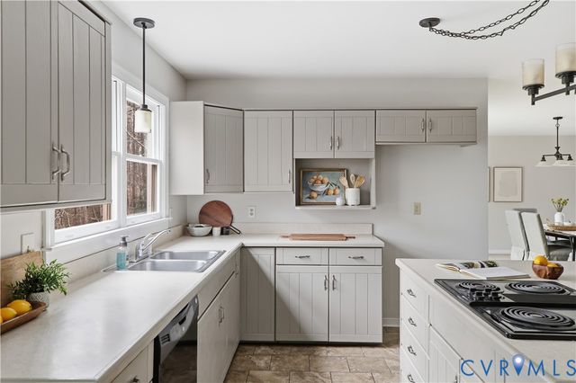 14429 Fox Knoll Dr, Colonial Heights, VA 23834