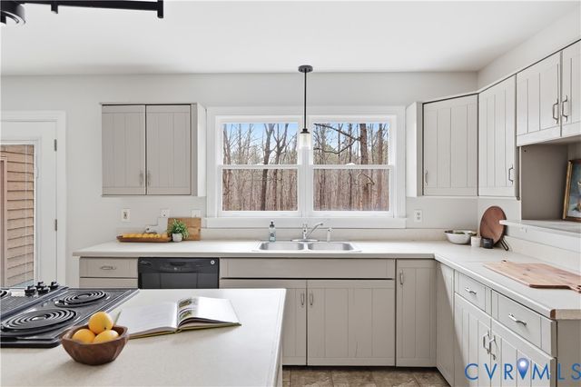 14429 Fox Knoll Dr, Colonial Heights, VA 23834