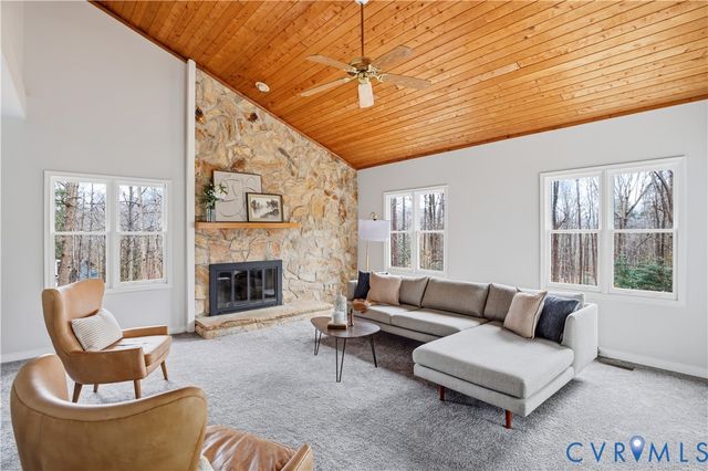 14429 Fox Knoll Dr, Colonial Heights, VA 23834