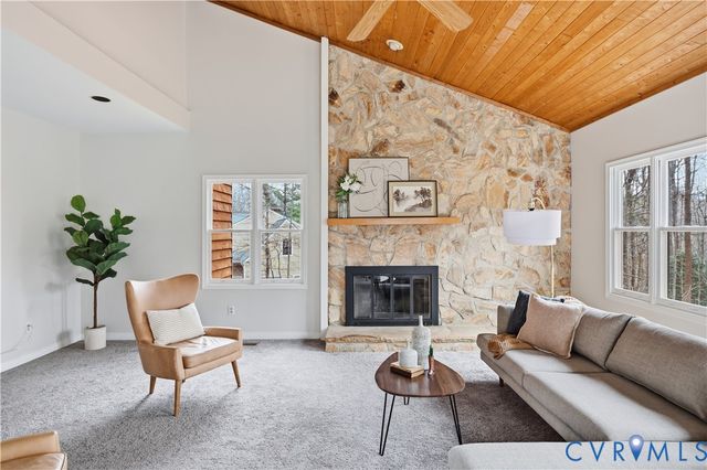 14429 Fox Knoll Dr, Colonial Heights, VA 23834