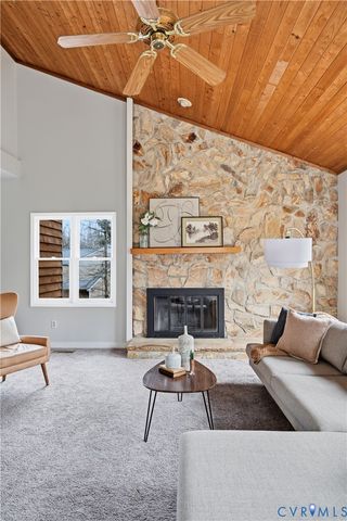 14429 Fox Knoll Dr, Colonial Heights, VA 23834