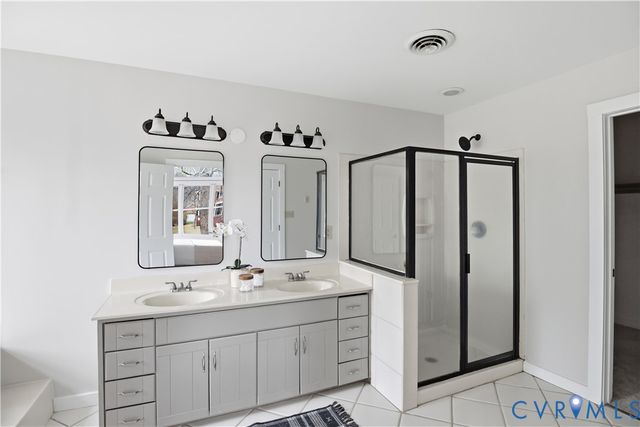 14429 Fox Knoll Dr, Colonial Heights, VA 23834