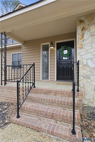 14429 Fox Knoll Dr, Colonial Heights, VA 23834