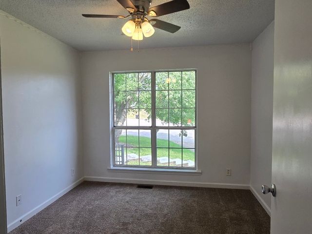 2025 Windroe Dr, Clarksville, TN 37042