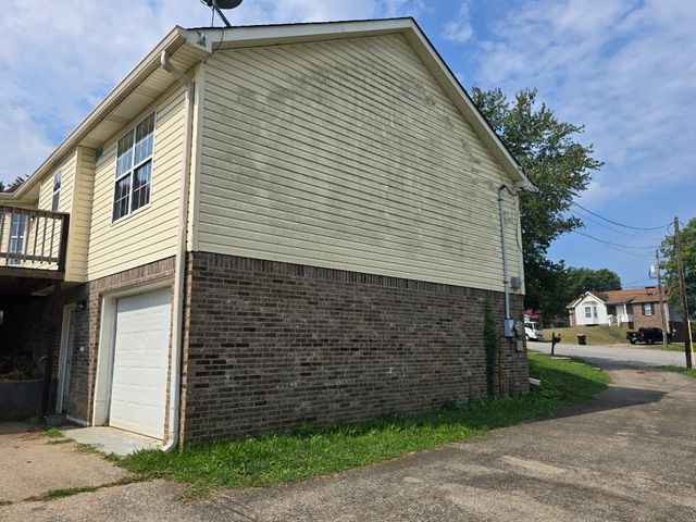 2025 Windroe Dr, Clarksville, TN 37042