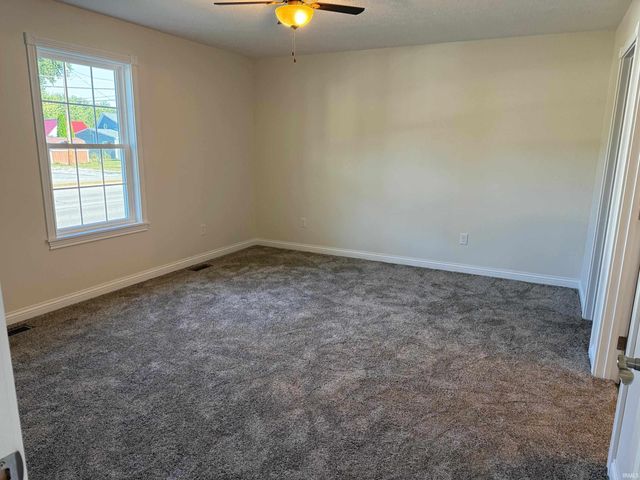 389 NE H Street, Linton, IN 47441