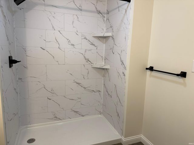 389 NE H Street, Linton, IN 47441