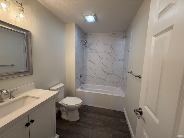 389 NE H Street, Linton, IN 47441