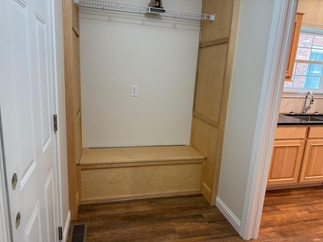 389 NE H Street, Linton, IN 47441