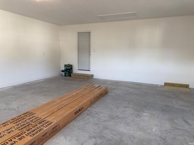 389 NE H Street, Linton, IN 47441