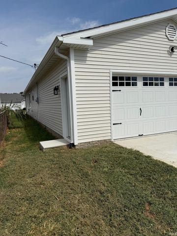 389 NE H Street, Linton, IN 47441