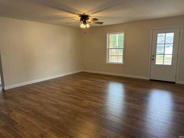 389 NE H Street, Linton, IN 47441