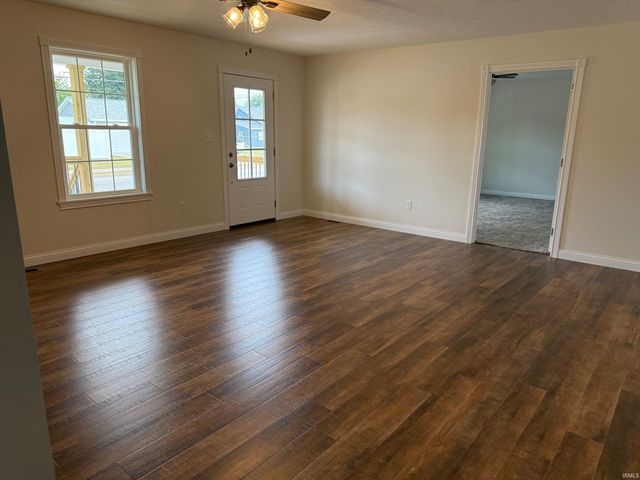 389 NE H Street, Linton, IN 47441