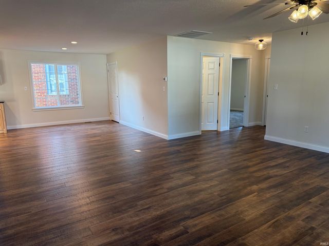 389 NE H Street, Linton, IN 47441