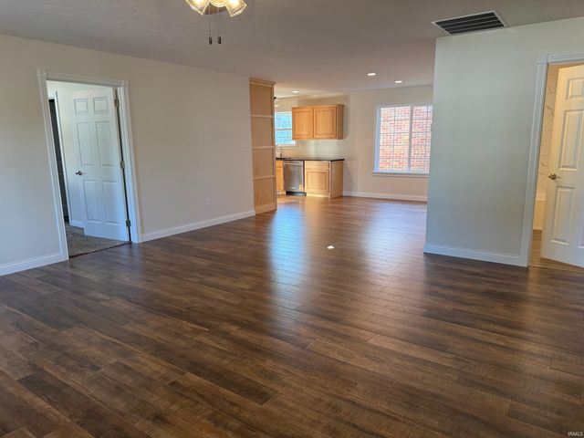 389 NE H Street, Linton, IN 47441