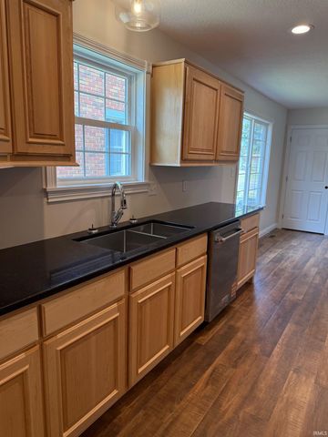 389 NE H Street, Linton, IN 47441