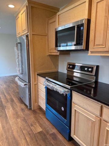 389 NE H Street, Linton, IN 47441