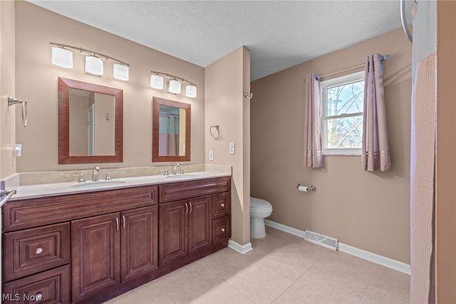 25684 Hidden Acres Drive, Westlake, OH 44145