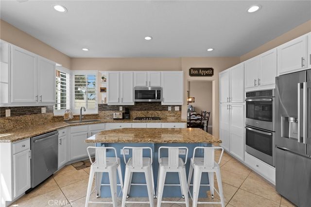 28997 New Harmony Court, Menifee, CA 92584